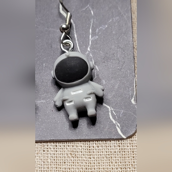 Astronaut Earrings - Picture 3 of 4